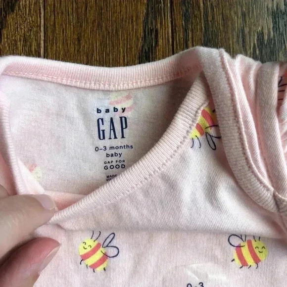 baby Gap Girls 0-3 months Light Pink Bumble Bee Ruffled Sleeve Onesie - NWT - Picture 3 of 6